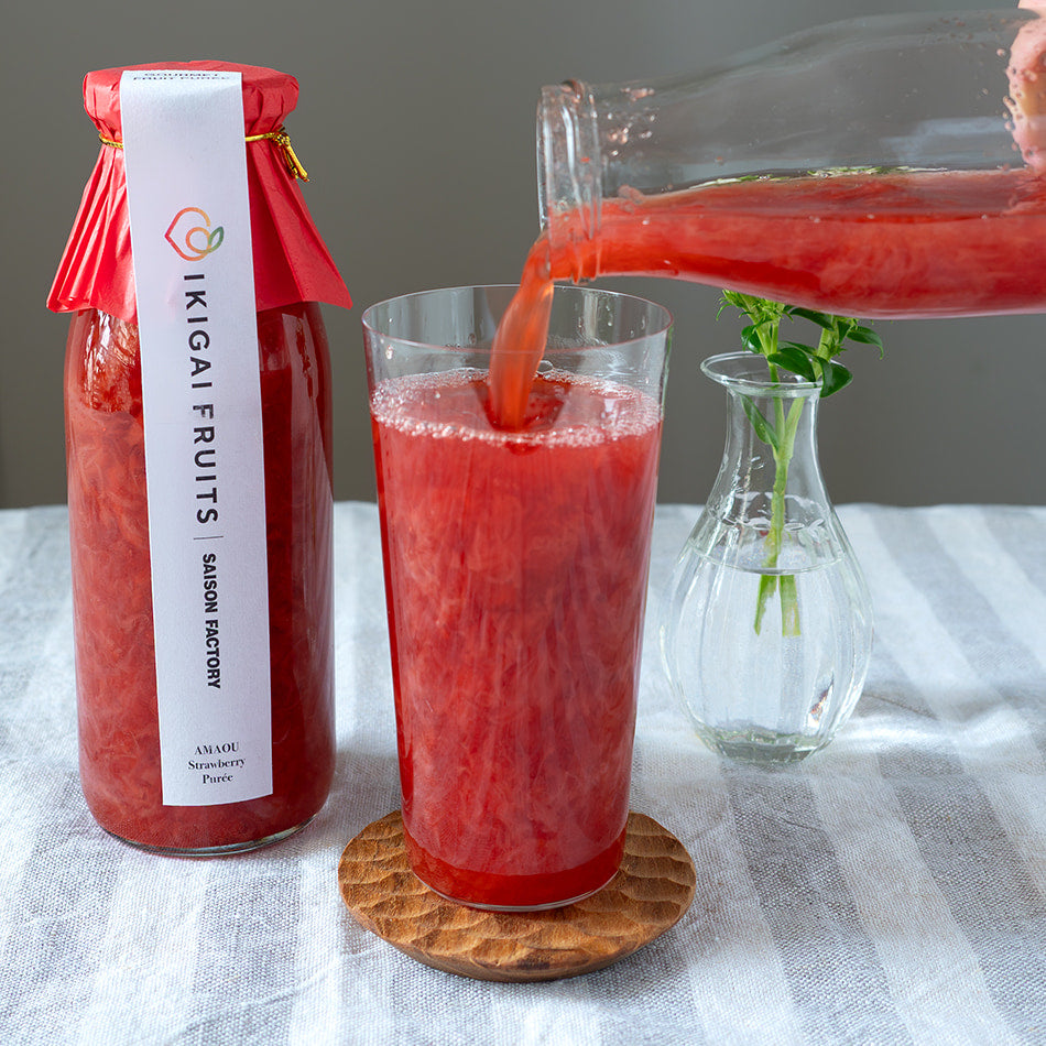 AMAOU Strawberry puree poured into a glass