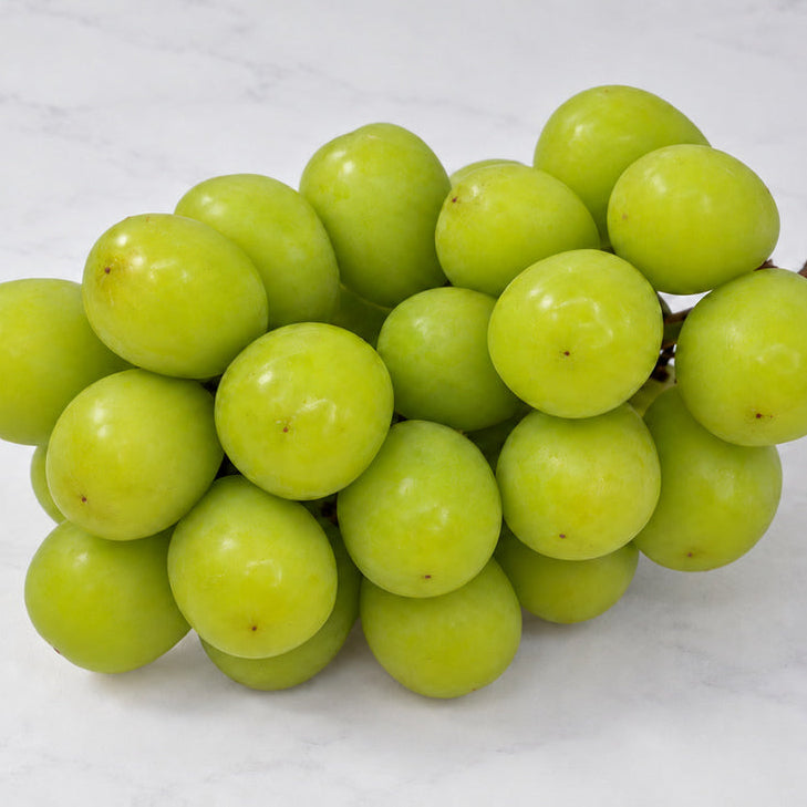 
                  
                    Shine Muscat grapes with light green skin
                  
                